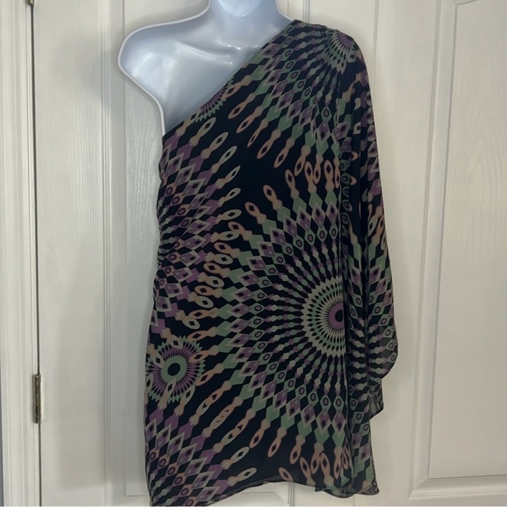 Elegant One-Shoulder Patterned Dress - Picture 3 of 4